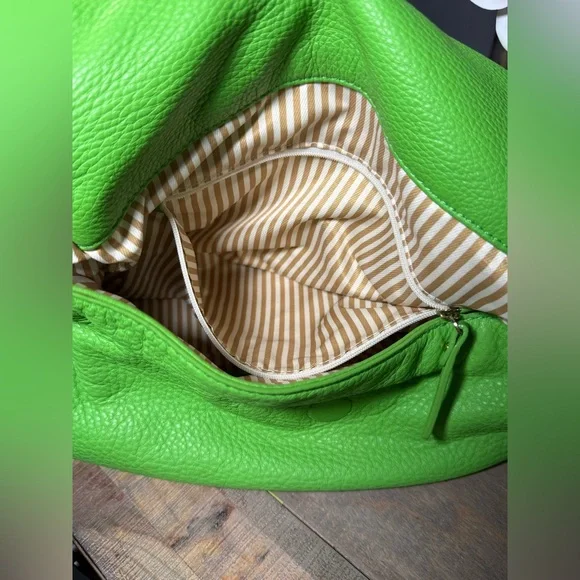 Kate Spade New York Cobble Hill Little Minka. Shamrock. Crossbody or handheld. - Picture 13 of 14